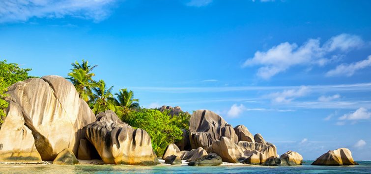 Island hoping tour in Seychelles
